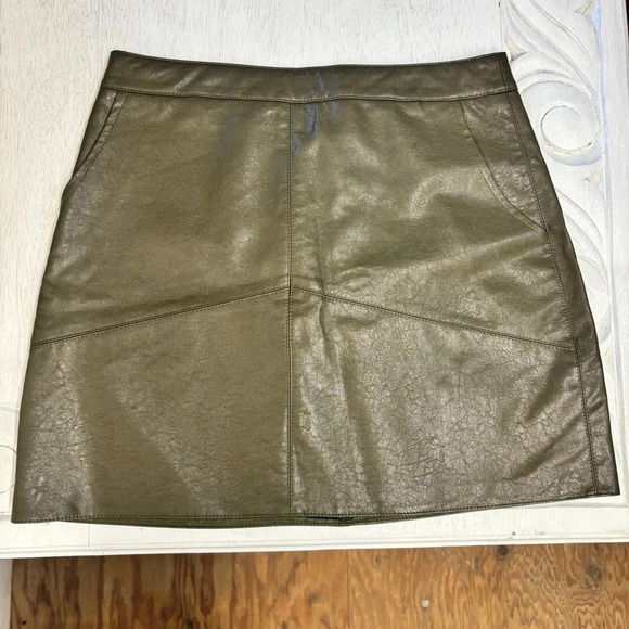 Lulu's Mini Skirt Faux Vegan Harley Olive Leather M Dark Green - Picture 4 of 10